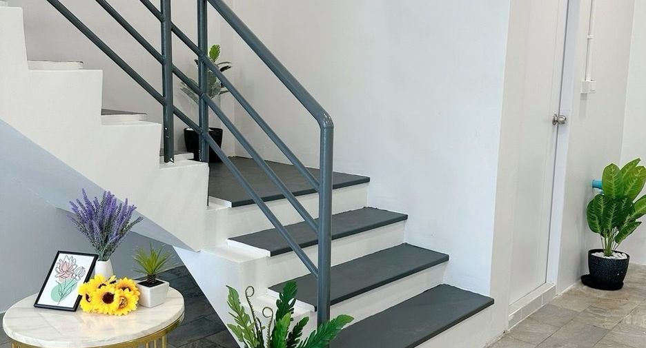 Продажа 4 спальни таунхаус в Тхунг Кхру, Бангкок