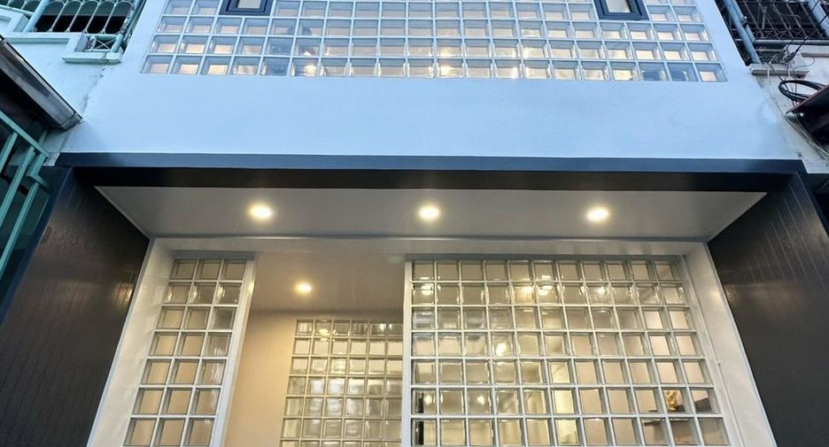 Продажа 4 спальни таунхаус в Тхунг Кхру, Бангкок