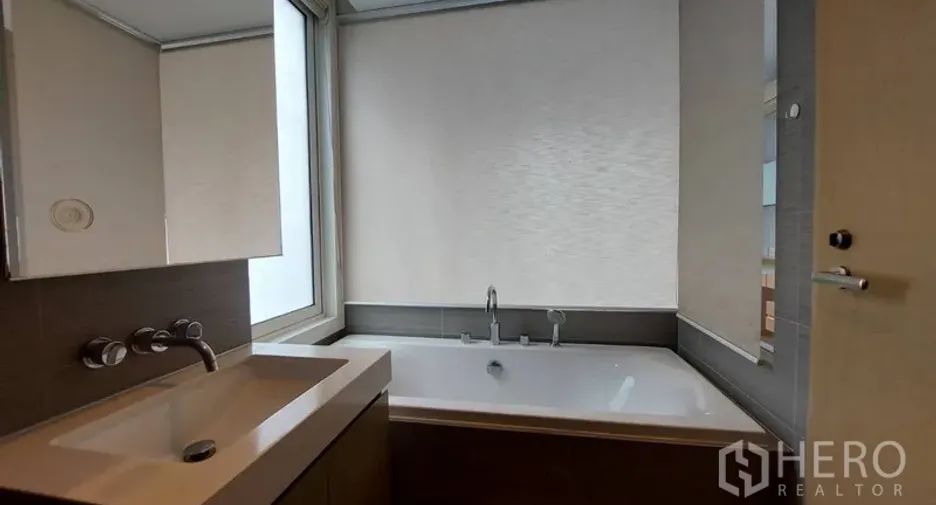 ให้เช่า 2 ห้องนอน คอนโด ใน คลองเตย, กรุงเทพฯ