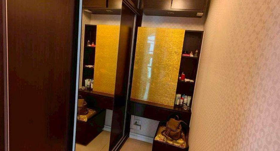 For sale 2 ベッドルーム condo in Huai Khwang, Bangkok