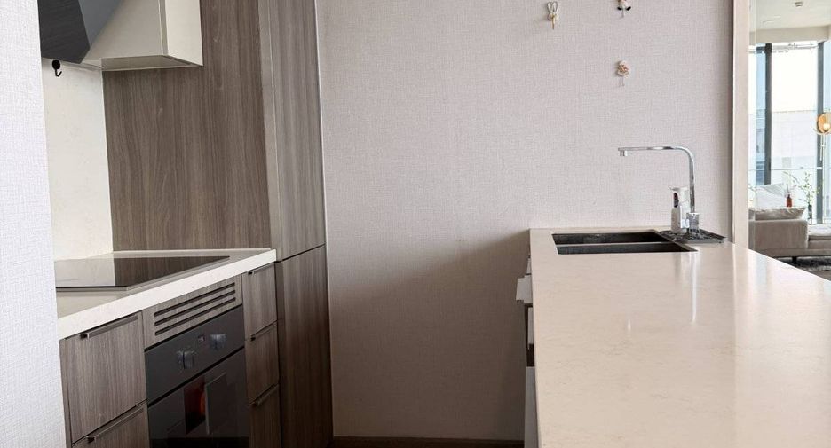 For rent 3 bedrooms condo in Khlong Toei, Bangkok