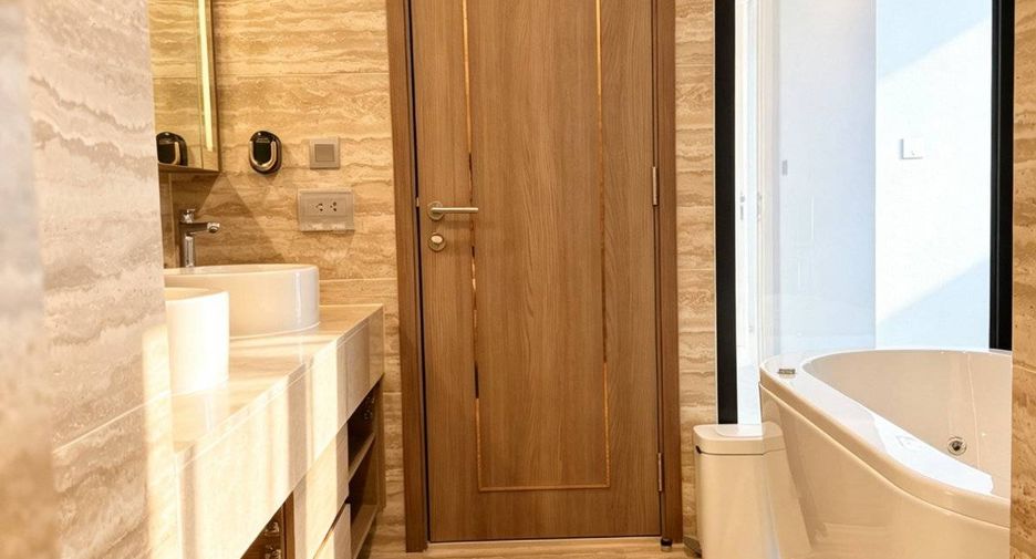 For rent 3 bedrooms condo in Khlong Toei, Bangkok