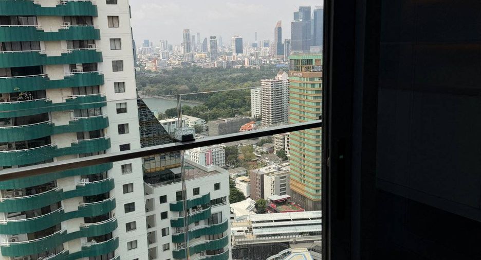 For rent 3 bedrooms condo in Khlong Toei, Bangkok