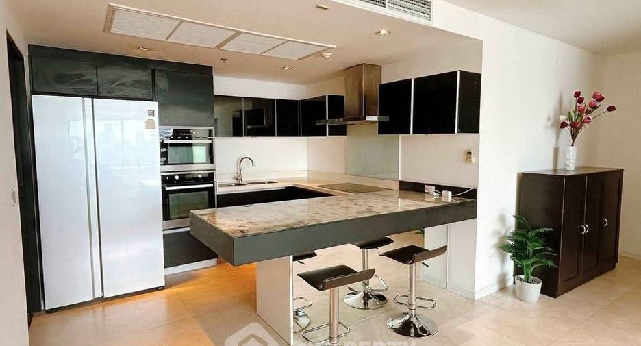 For rent 3 bedrooms condo in Watthana, Bangkok
