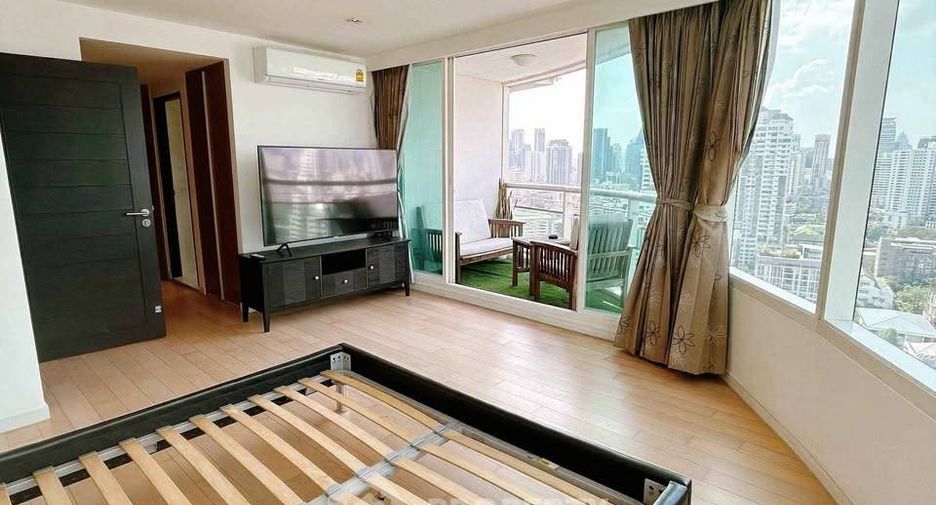 For rent 3 bedrooms condo in Watthana, Bangkok