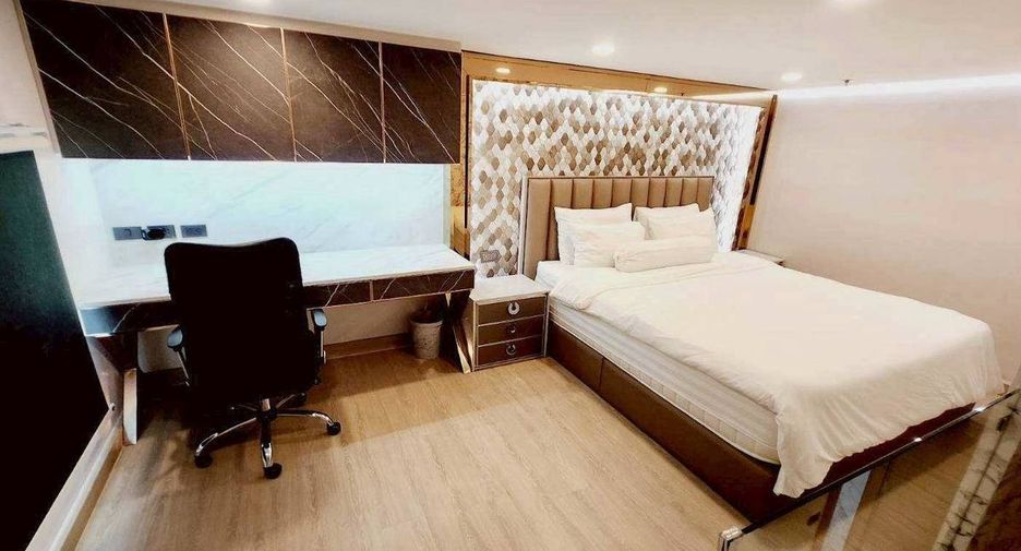 For rent 4 bedrooms condo in Watthana, Bangkok