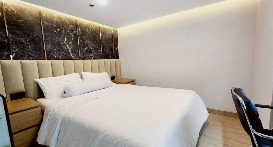 For rent 4 bedrooms condo in Watthana, Bangkok