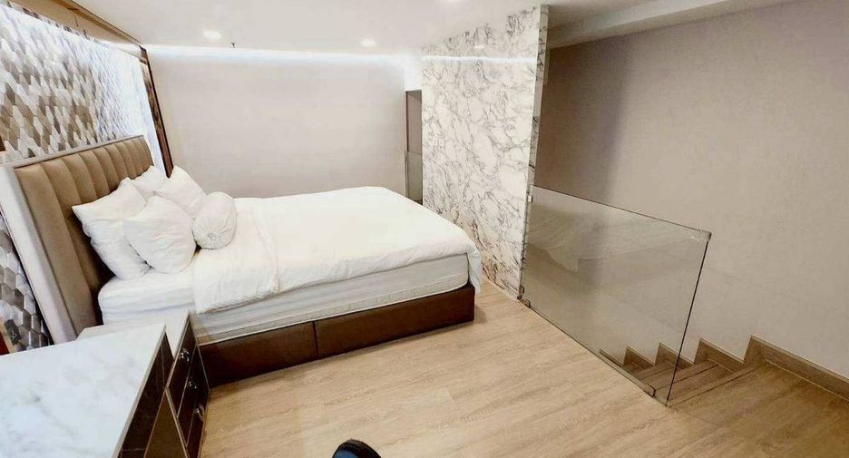 For rent 4 bedrooms condo in Watthana, Bangkok