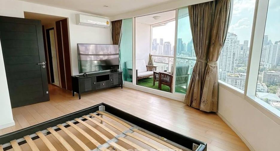 For rent 3 bedrooms condo in Watthana, Bangkok