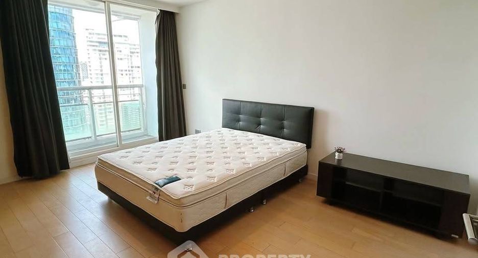 For rent 3 bedrooms condo in Watthana, Bangkok