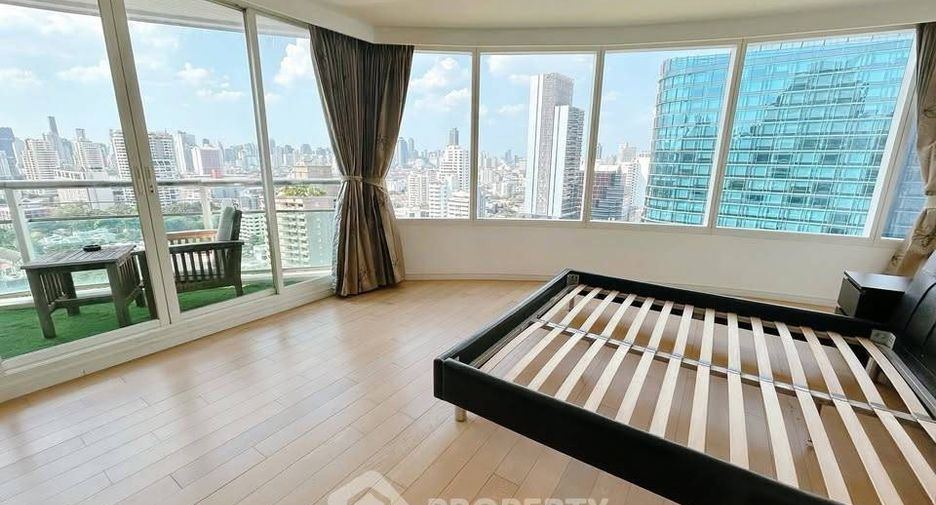 For rent 3 bedrooms condo in Watthana, Bangkok