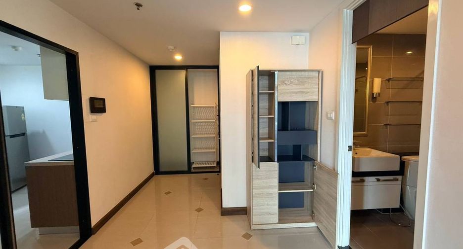 For rent 2 bedrooms condo in Sathon, Bangkok