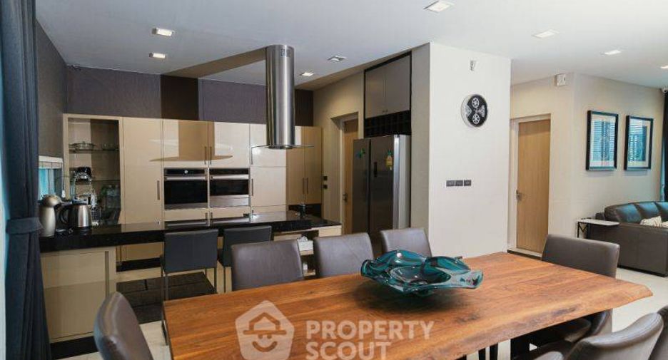 For sale 3 bedrooms house in Bang Kapi, Bangkok