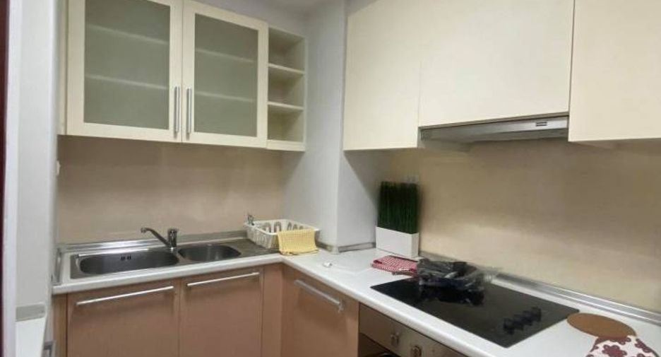 For rent そして for sale 3 ベッドルーム condo in Phra Khanong, Bangkok