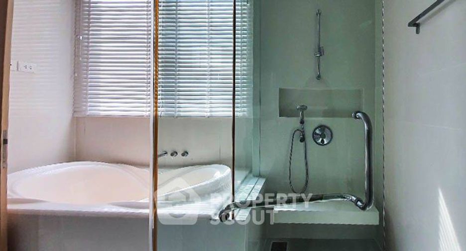 For rent そして for sale 3 ベッドルーム condo in Khlong Toei, Bangkok