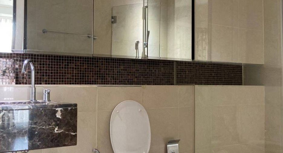 Condo en venta de 2 habitaciones en Khlong Toei, Bangkok