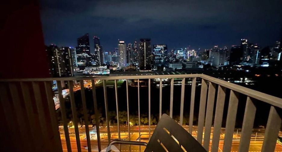 For sale 2 bedrooms condo in Huai Khwang, Bangkok