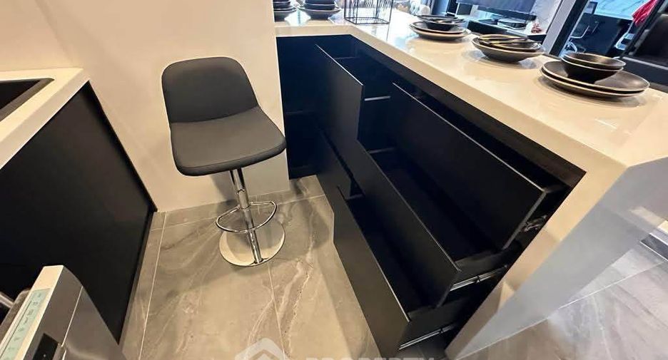 For sale 2 bedrooms condo in Huai Khwang, Bangkok