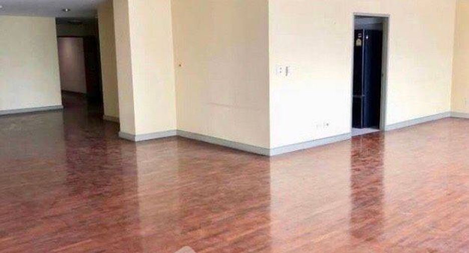 For sale 4 bedrooms condo in Watthana, Bangkok
