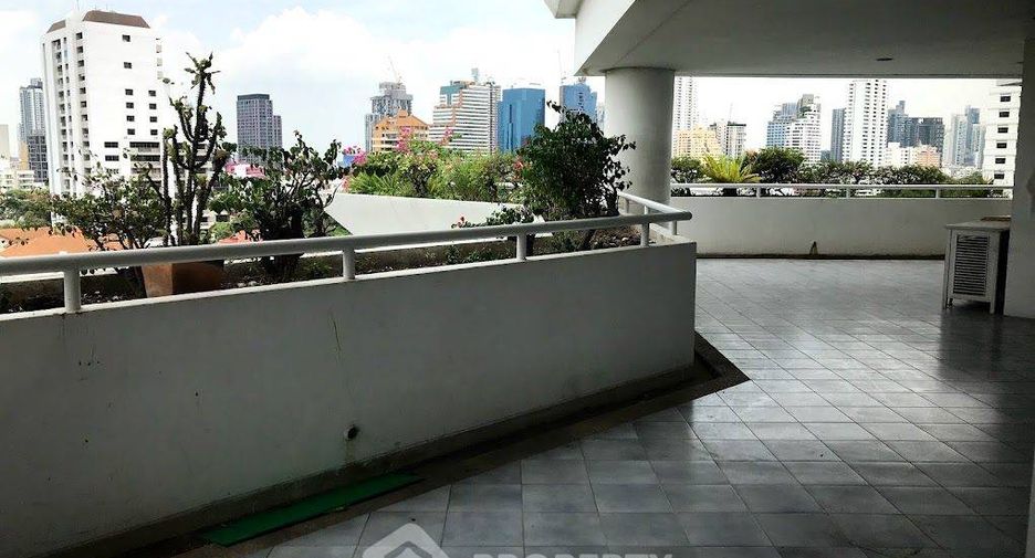 For sale 4 bedrooms condo in Watthana, Bangkok