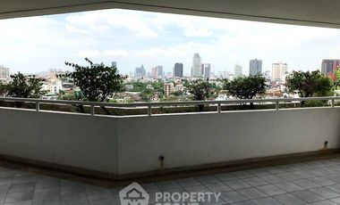 For sale 4 bedrooms condo in Watthana, Bangkok