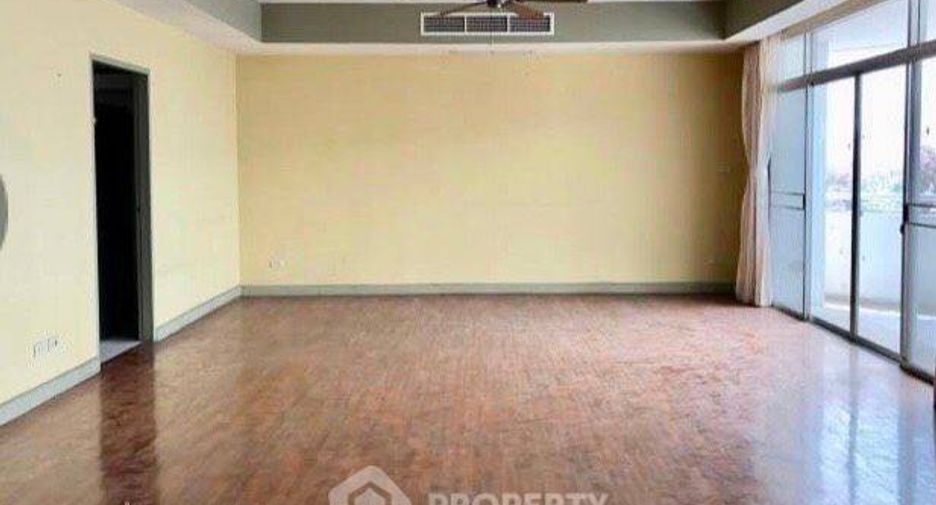 For sale 4 bedrooms condo in Watthana, Bangkok