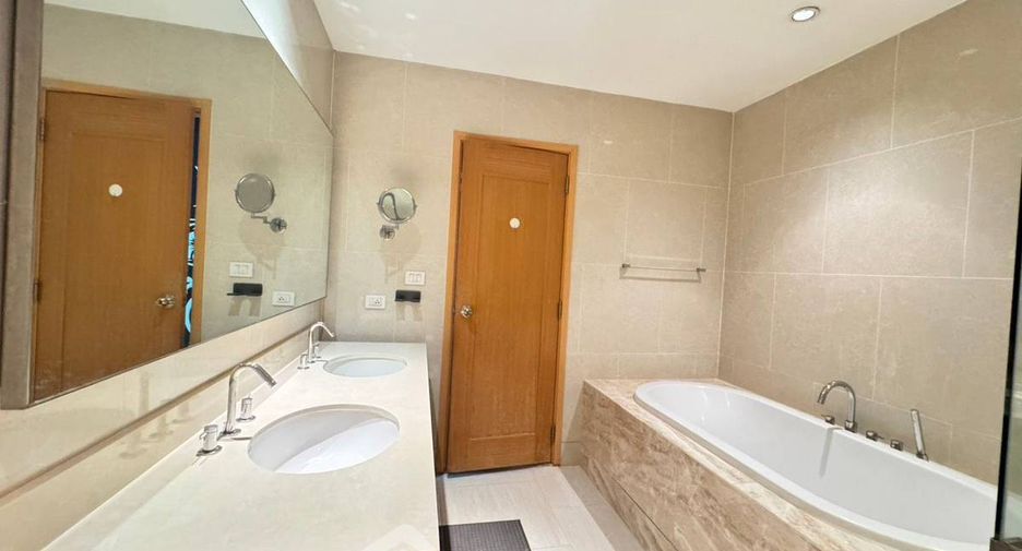 For rent and for sale 1 bed condo in Khlong Toei, Bangkok