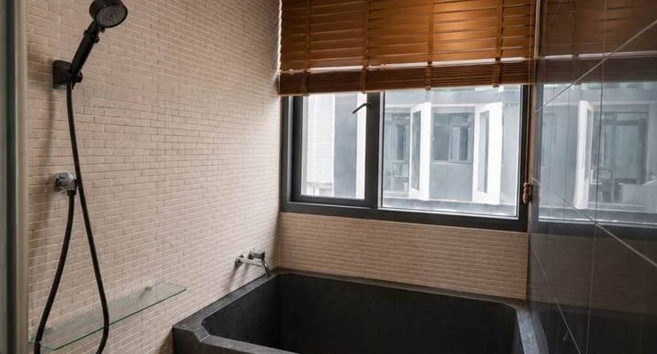 À vendre 2 chambres condo à Watthana, Bangkok