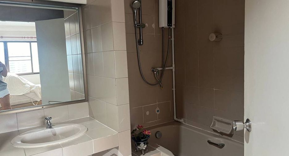 Продажа 2 спальни кондо в Кхлонг Тоеи, Бангкок