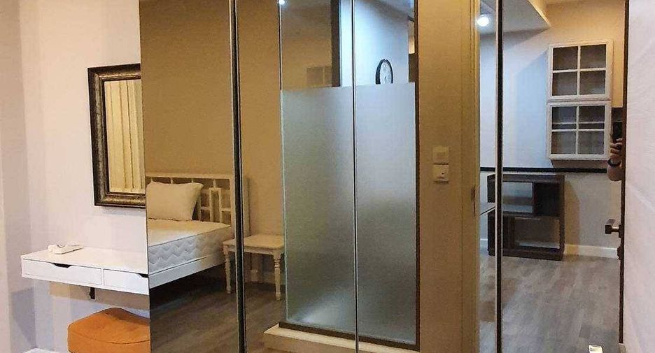 Продажа 1 кровать кондо в Сатхон, Бангкок