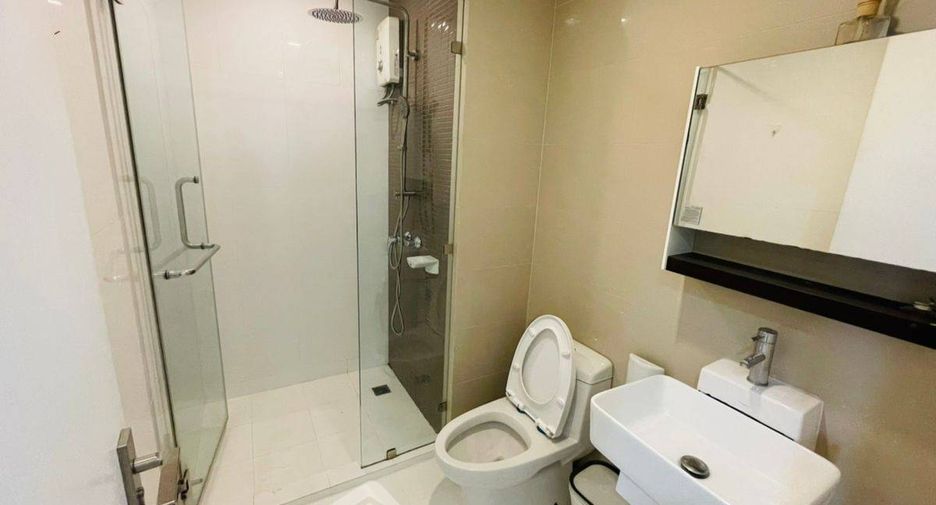 For sale 3 bedrooms condo in Khlong Toei, Bangkok