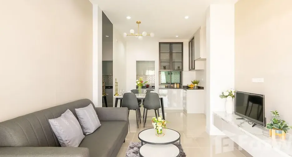 À vendre 4 chambres maison de ville à San Kamphaeng, Chiang Mai