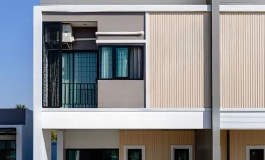 À vendre 4 chambres maison de ville à San Kamphaeng, Chiang Mai