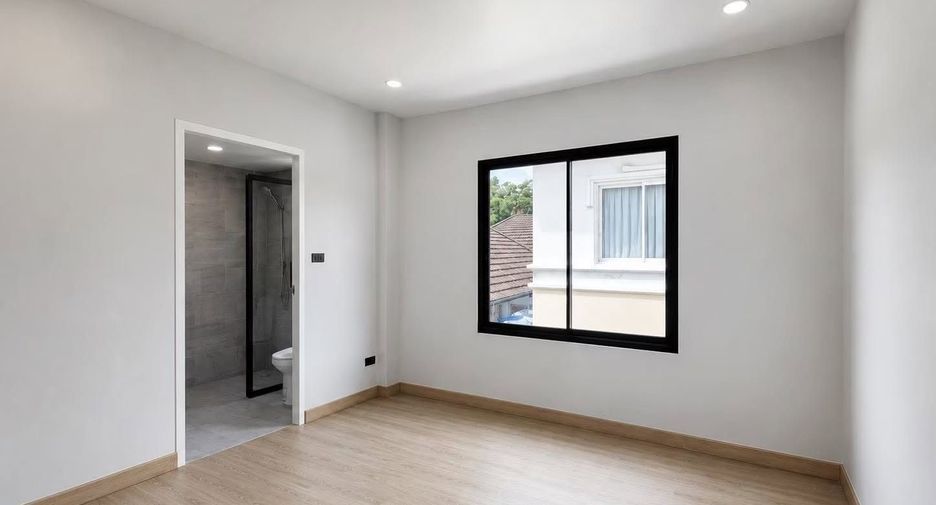 For sale 4 ベッドルーム house in Mueang Phuket, Phuket