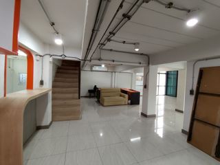 For rent 6 bedrooms townhouse in Yan Nawa, Bangkok