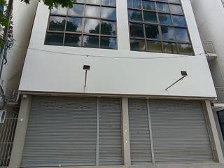 For rent 6 bedrooms townhouse in Yan Nawa, Bangkok