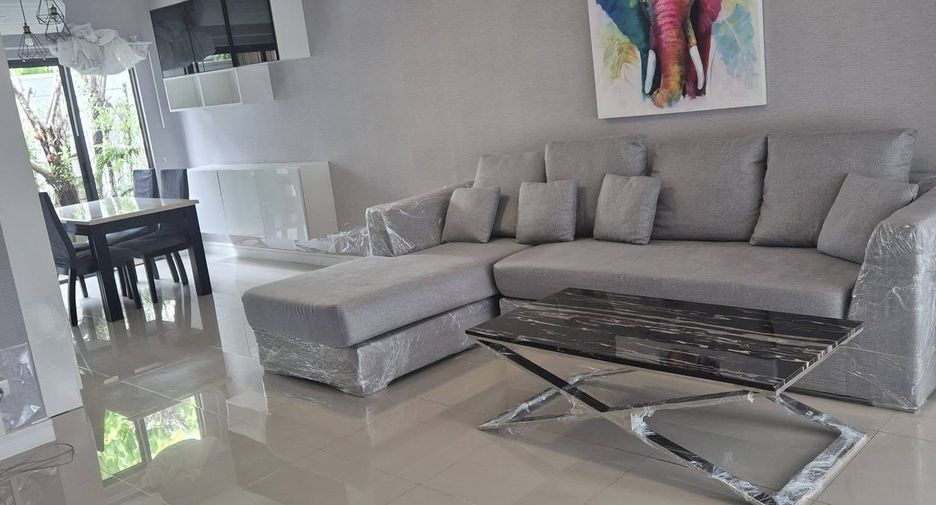 For rent 3 bedrooms townhouse in Chom Thong, Bangkok