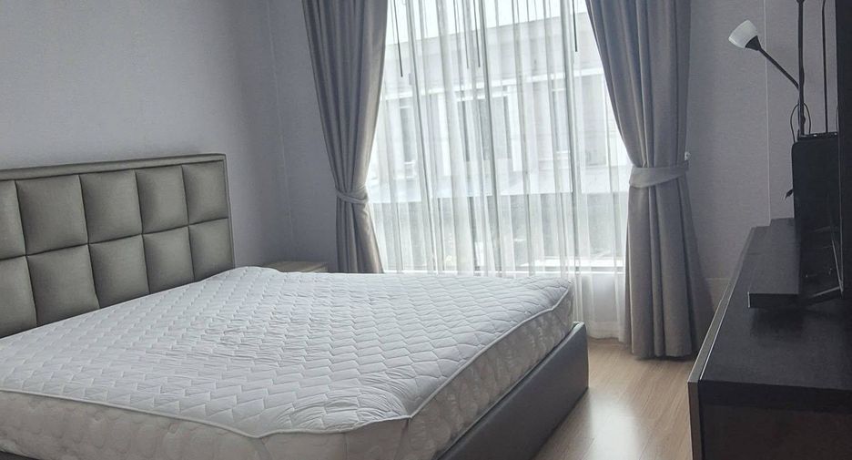 For rent 3 bedrooms townhouse in Chom Thong, Bangkok