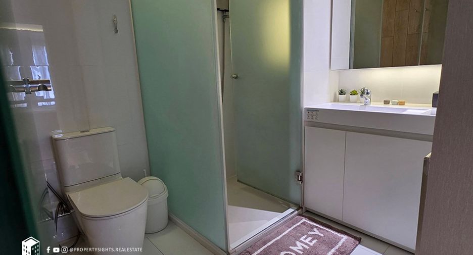For rent 2 bedrooms condo in Bang Rak, Bangkok