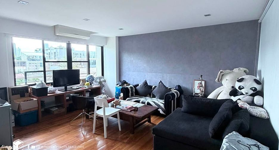 For rent 2 bedrooms condo in Yan Nawa, Bangkok