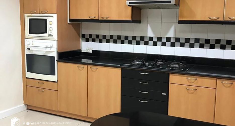 For rent 3 bedrooms condo in Watthana, Bangkok