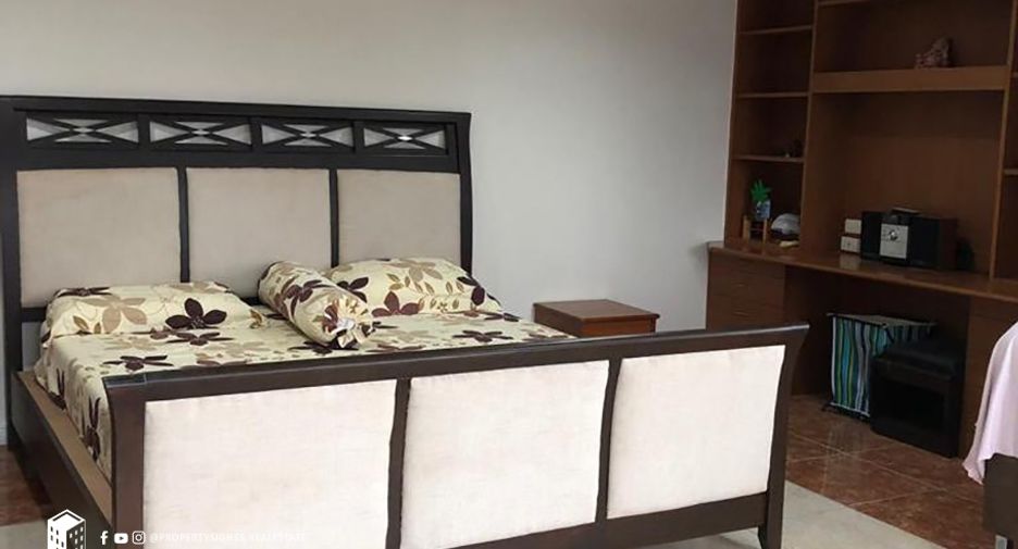 For rent 3 bedrooms condo in Watthana, Bangkok