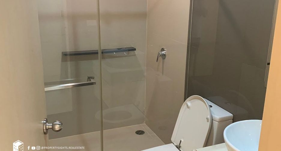 For rent 3 ベッドルーム condo in Khlong Toei, Bangkok