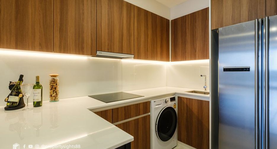For rent 3 bedrooms condo in Khlong Toei, Bangkok