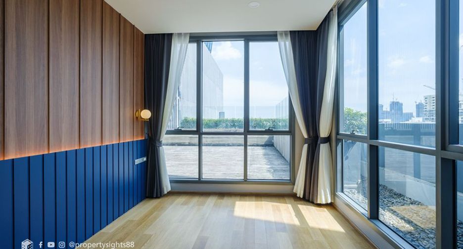 For rent 3 bedrooms condo in Khlong Toei, Bangkok