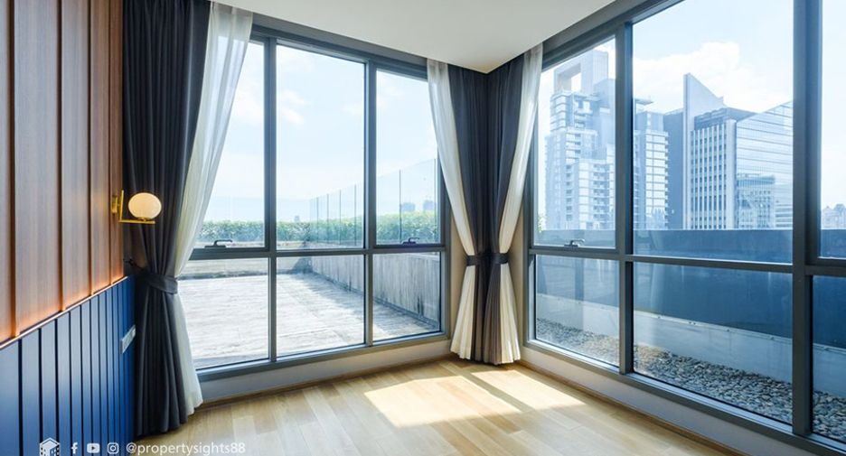 For rent 3 bedrooms condo in Khlong Toei, Bangkok