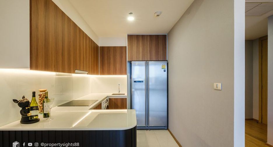 For rent 3 bedrooms condo in Khlong Toei, Bangkok