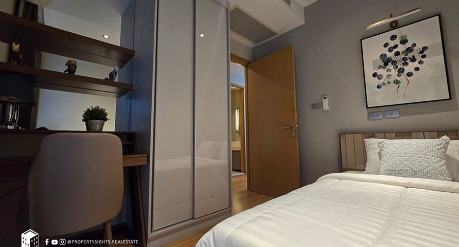 For rent 3 bedrooms condo in Khlong Toei, Bangkok