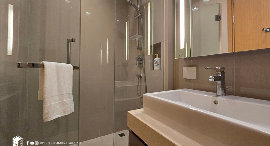 For rent 3 bedrooms condo in Khlong Toei, Bangkok
