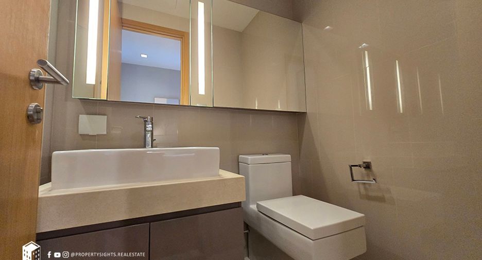 For rent 3 bedrooms condo in Khlong Toei, Bangkok